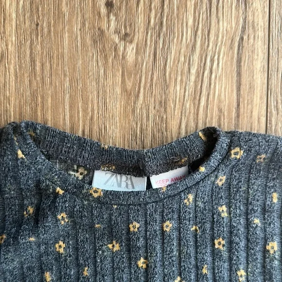 Zara Black and Gold Polka Dot top with black jeans size 18-24 months - Picture 2 of 4